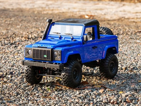 Modrý RC Land Rover Adventure pick-up na štrku